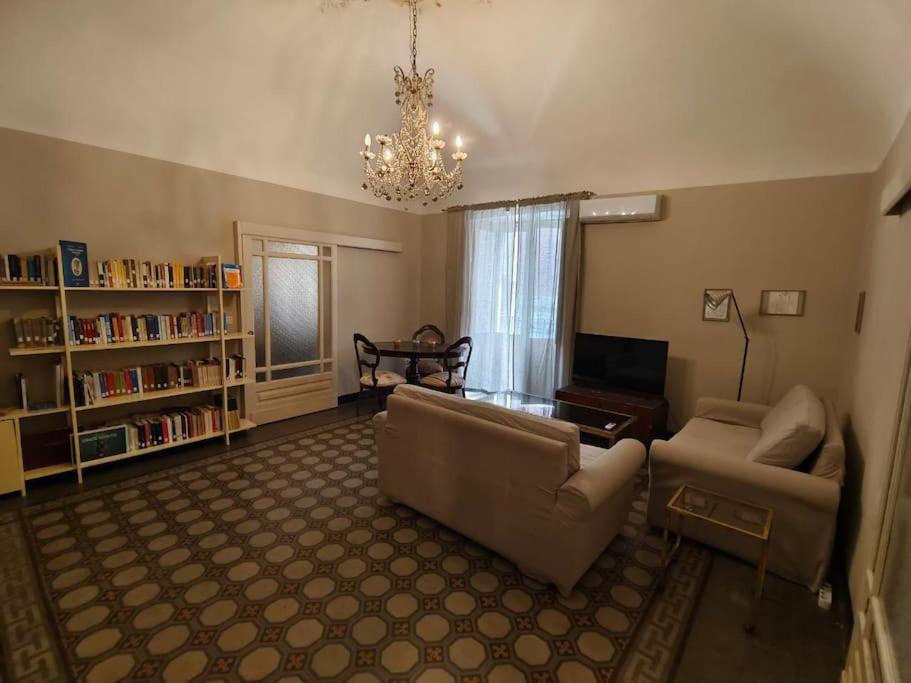 Retroetnea - Appartamento In Centro Storico - Con Camere Comunicanti Катания Экстерьер фото
