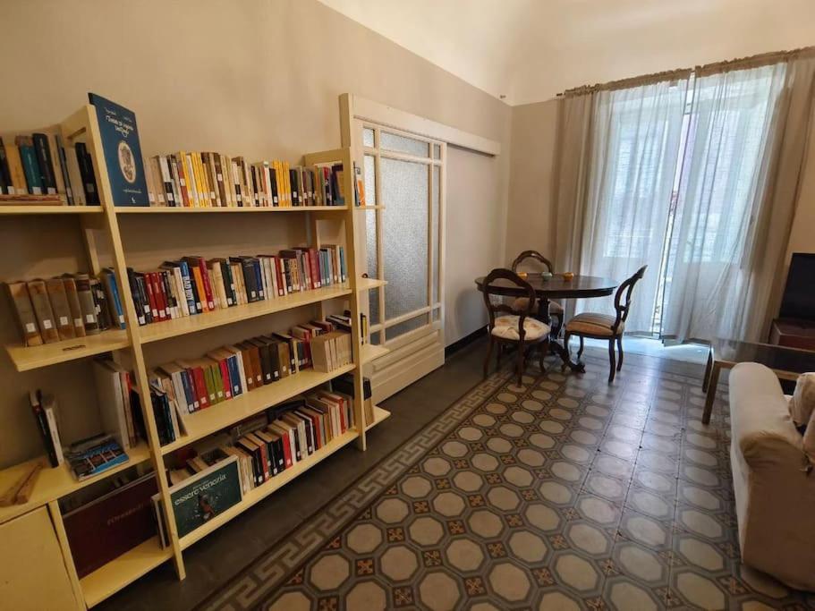 Retroetnea - Appartamento In Centro Storico - Con Camere Comunicanti Катания Экстерьер фото