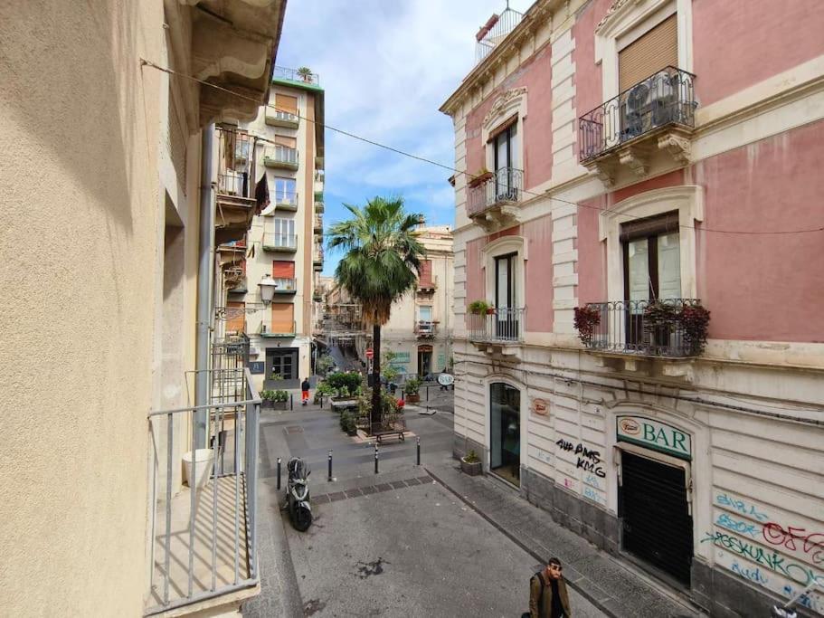 Retroetnea - Appartamento In Centro Storico - Con Camere Comunicanti Катания Экстерьер фото